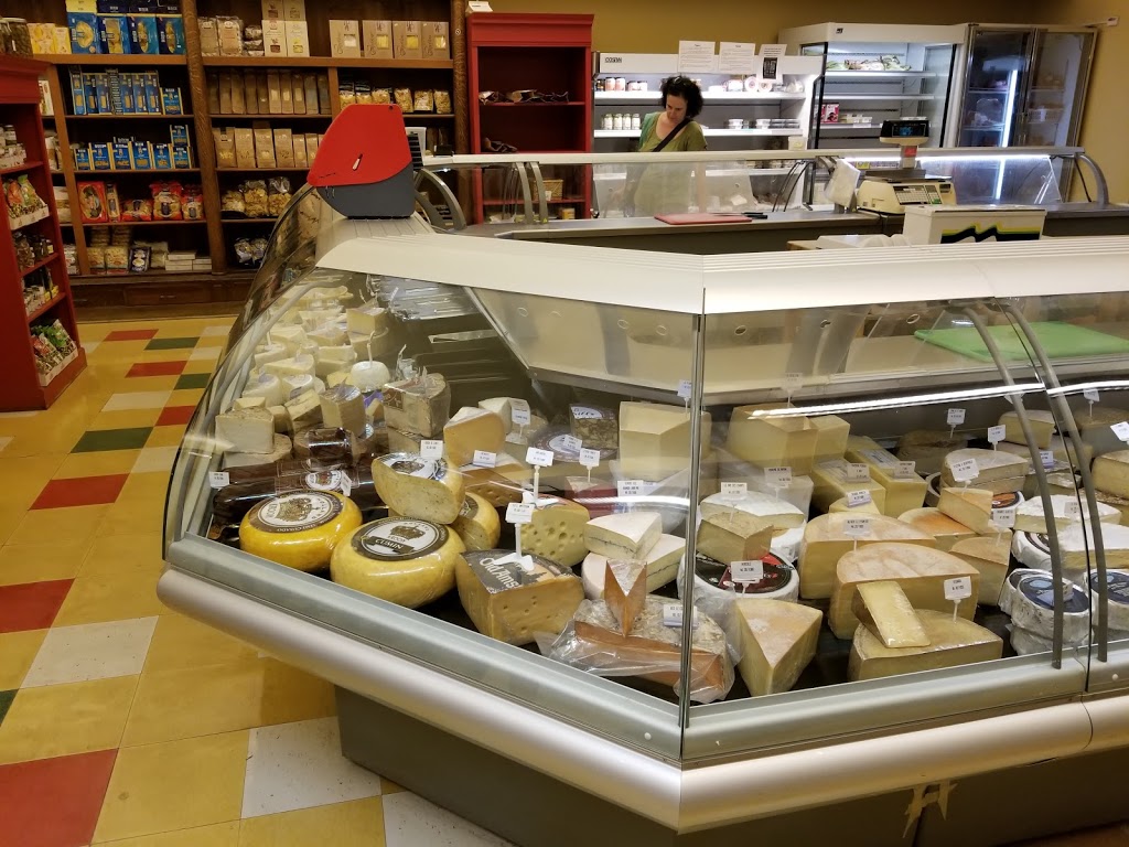 Épicerie Européenne | 560 Rue Saint-Jean, Québec, QC G1R 1P6, Canada | Phone: (418) 529-4847