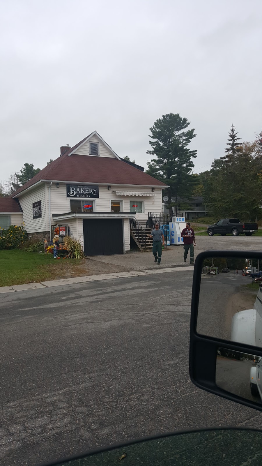 Rosseau Bakery & Variety | 5 Victoria St E, Rosseau, ON P0C 1J0, Canada | Phone: (705) 732-4896