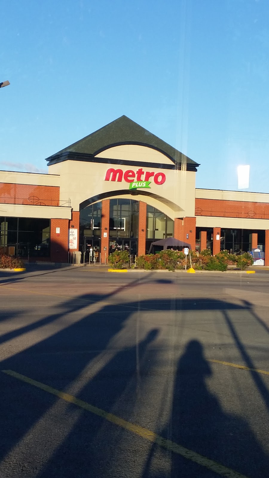 Metro Plus Messier Auteuil | 5000 Boulevard des Laurentides, Laval, QC H7K 2J5, Canada | Phone: (450) 963-3307