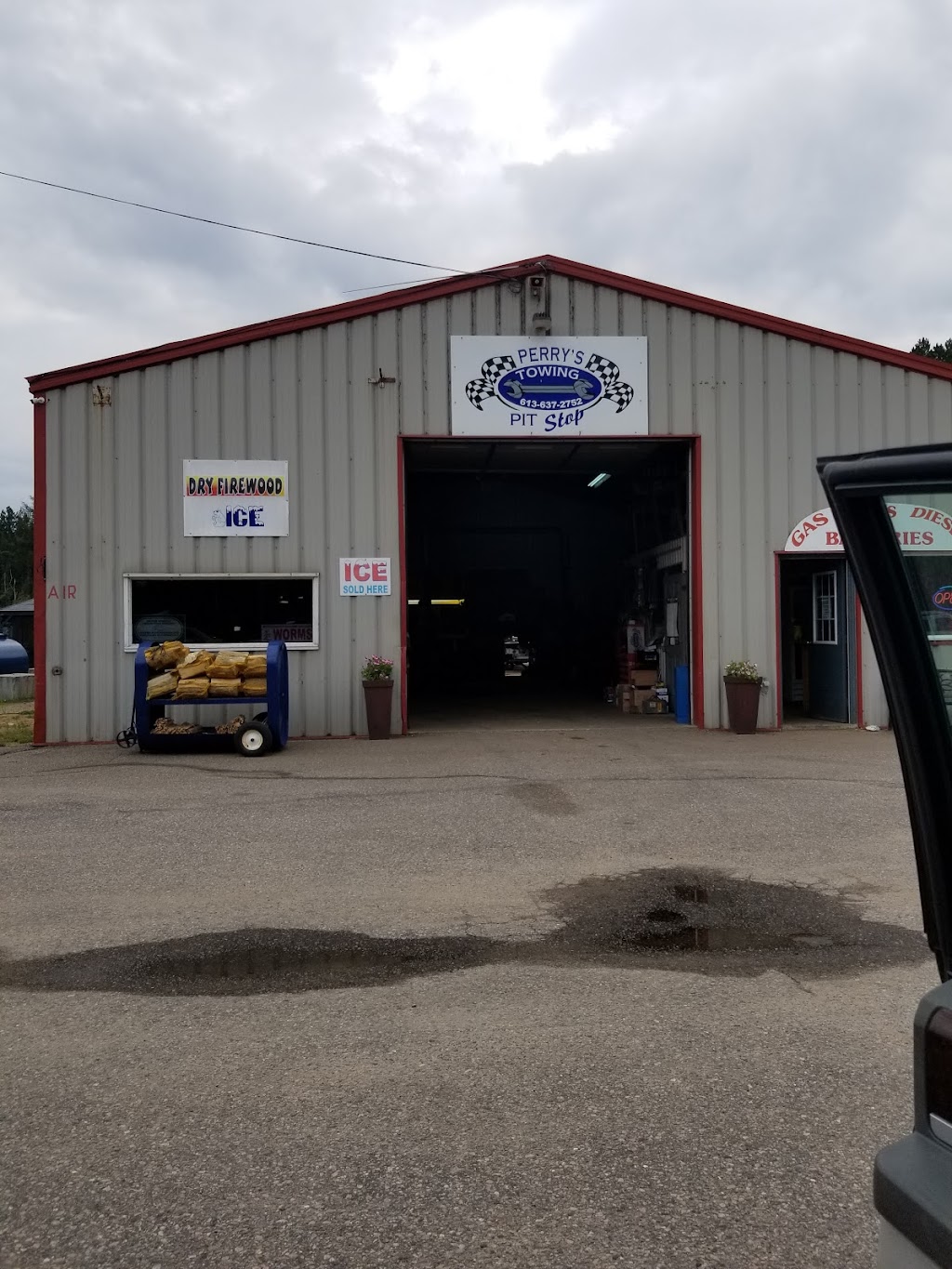 Perrys Pit Stop | 29847 ON-60, Whitney, ON K0J 2M0, Canada | Phone: (613) 637-2752