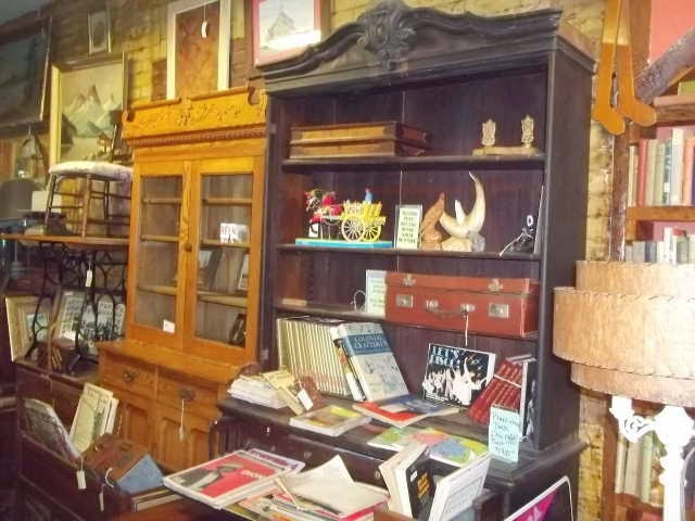 Green Spot Antiques | 49 Cedar St, Cambridge, ON N1S 1V4, Canada | Phone: (519) 623-4050