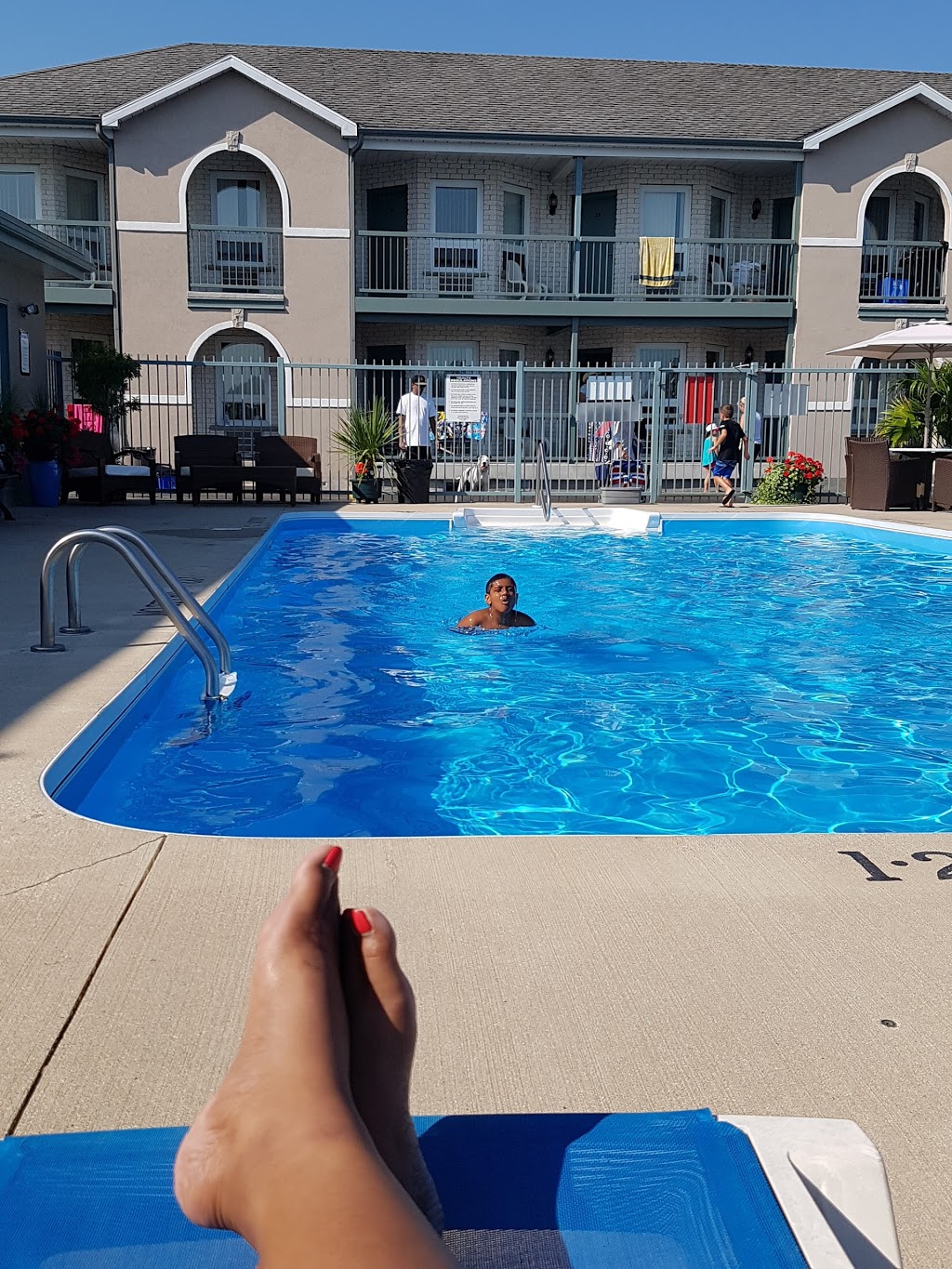 Lakeview Resort | 44 Mosley St, Wasaga Beach, ON L9Z 2K3, Canada | Phone: (705) 429-5105