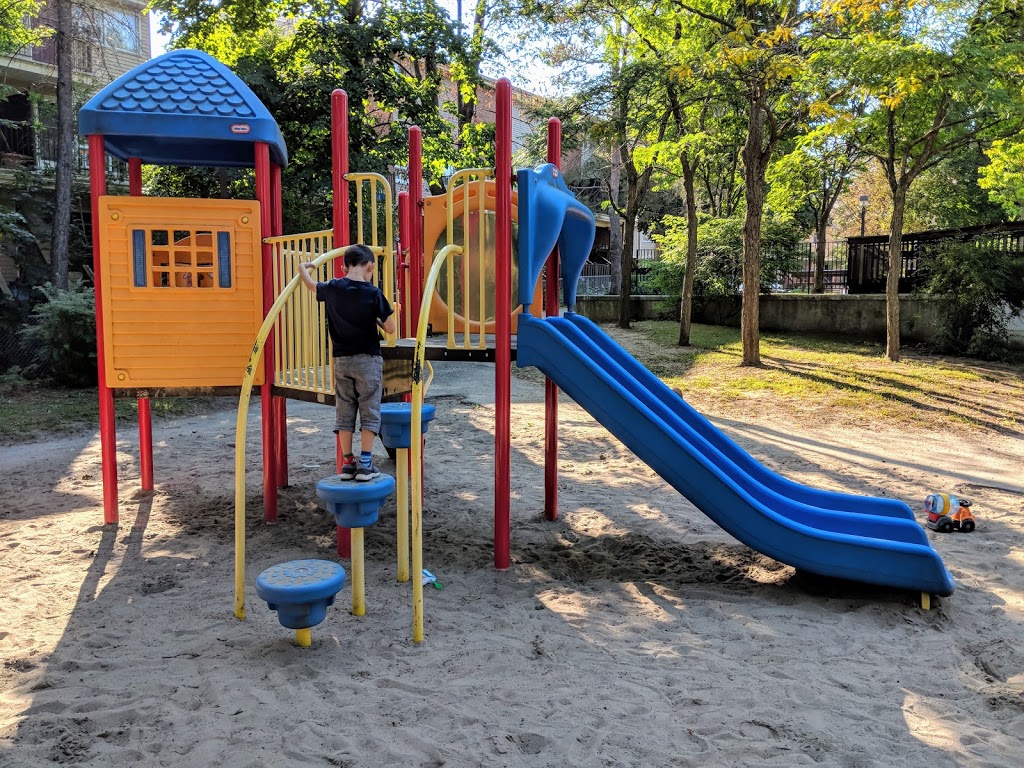 Alvin Heights Park | 352 London Terrace, Ottawa, ON K1K 2W7, Canada