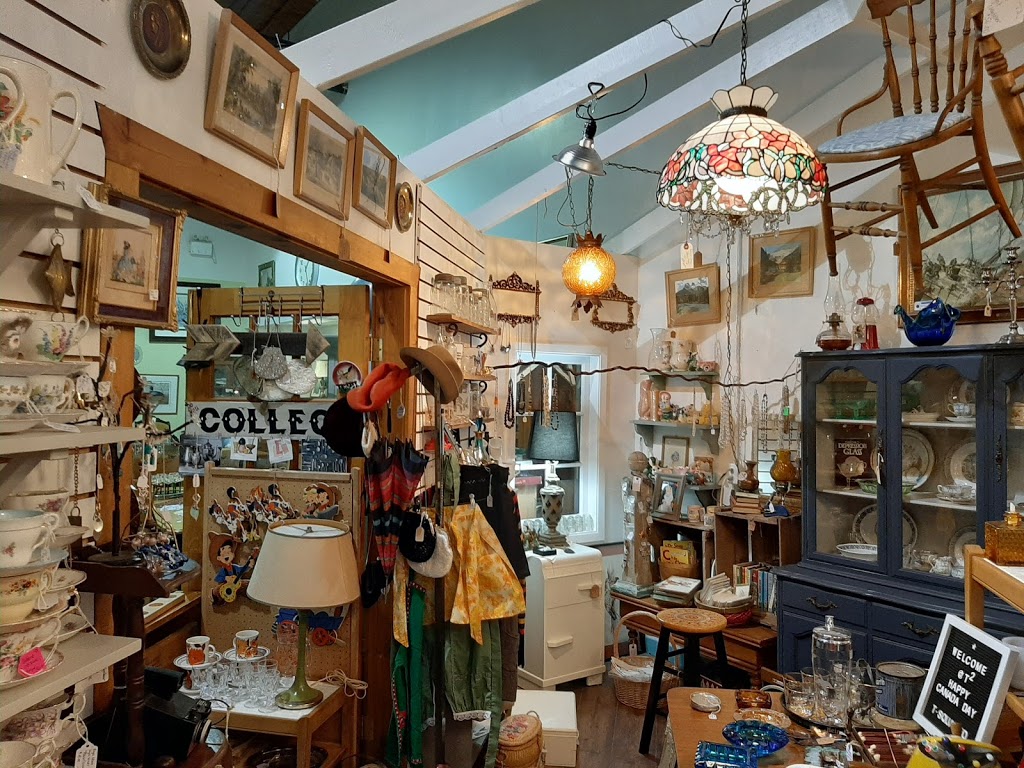 Thornbury Antique Market | Kings Court, (Hwy, 99 King St E #26, Thornbury, ON N0H 2P0, Canada | Phone: (226) 665-8999