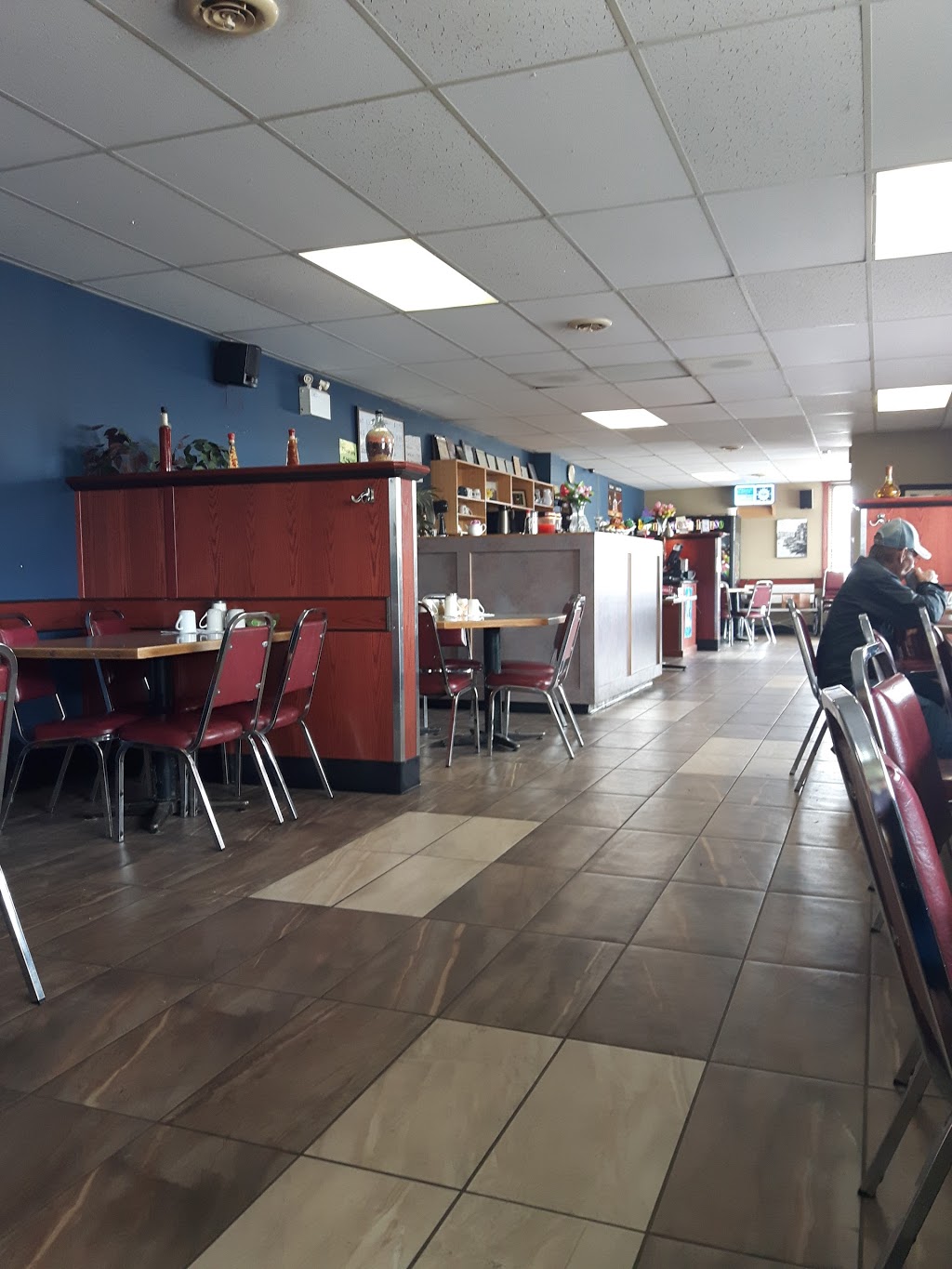 Thorsby Family Restaurant/ Jerry’s Sports Lounge | 4901 52nd St, Thorsby, AB T0C 2P0, Canada | Phone: (780) 789-2662