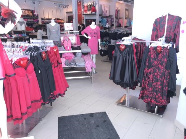 La Vie en Rose Tanger Outlets Bromont | 105B Boul. du Carrefour, Bromont, QC J2L 3L1, Canada | Phone: (450) 534-0551