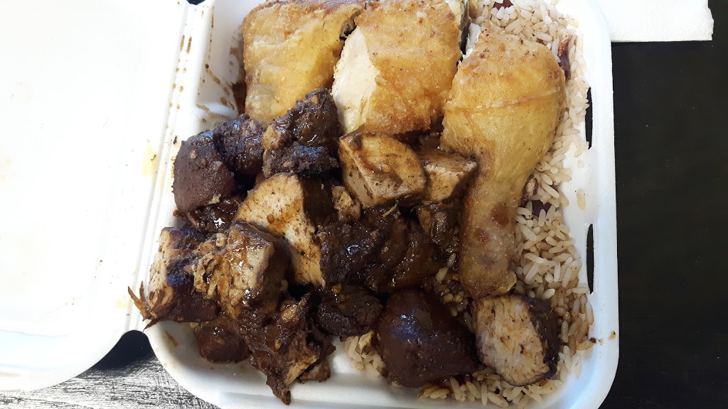 Reggaes caribbean restaurant | 1050 Kipps Ln, London, ON N5Y 4S5, Canada | Phone: (226) 927-3604