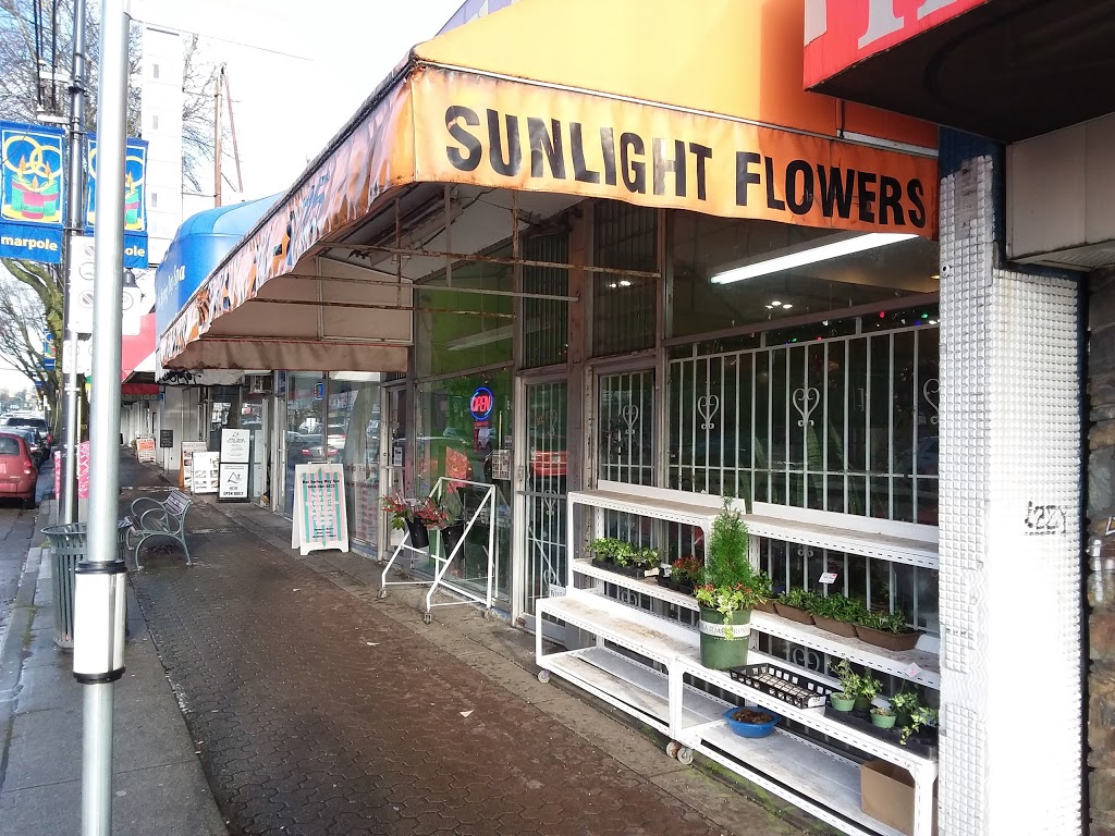 Sunlight Flowers & Gifts | 8564 Granville St, Vancouver, BC V6P 4Z7, Canada | Phone: (778) 320-3870