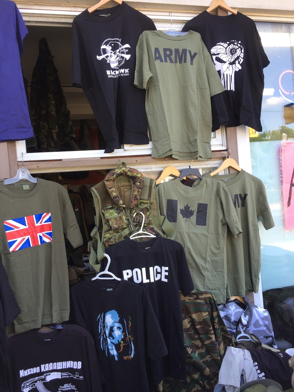 Wolf Army Surplus & Vintage Store | 5237 Victoria Ave, Niagara Falls, ON L2E 4E6, Canada | Phone: (647) 718-0897