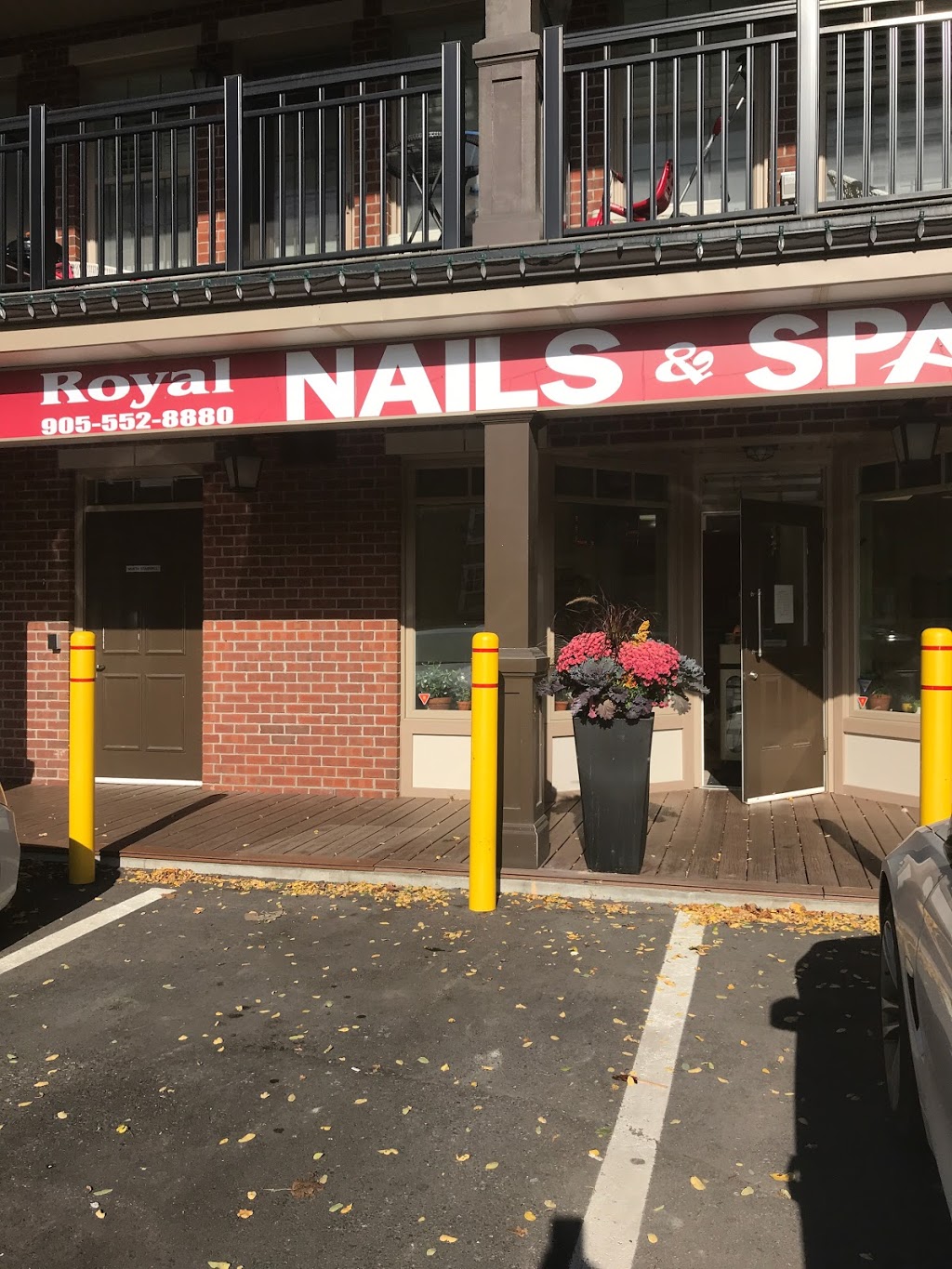Royal Nails & Spa | 10425 Islington Ave, Kleinburg, ON L0J 1T0, Canada | Phone: (905) 552-8880