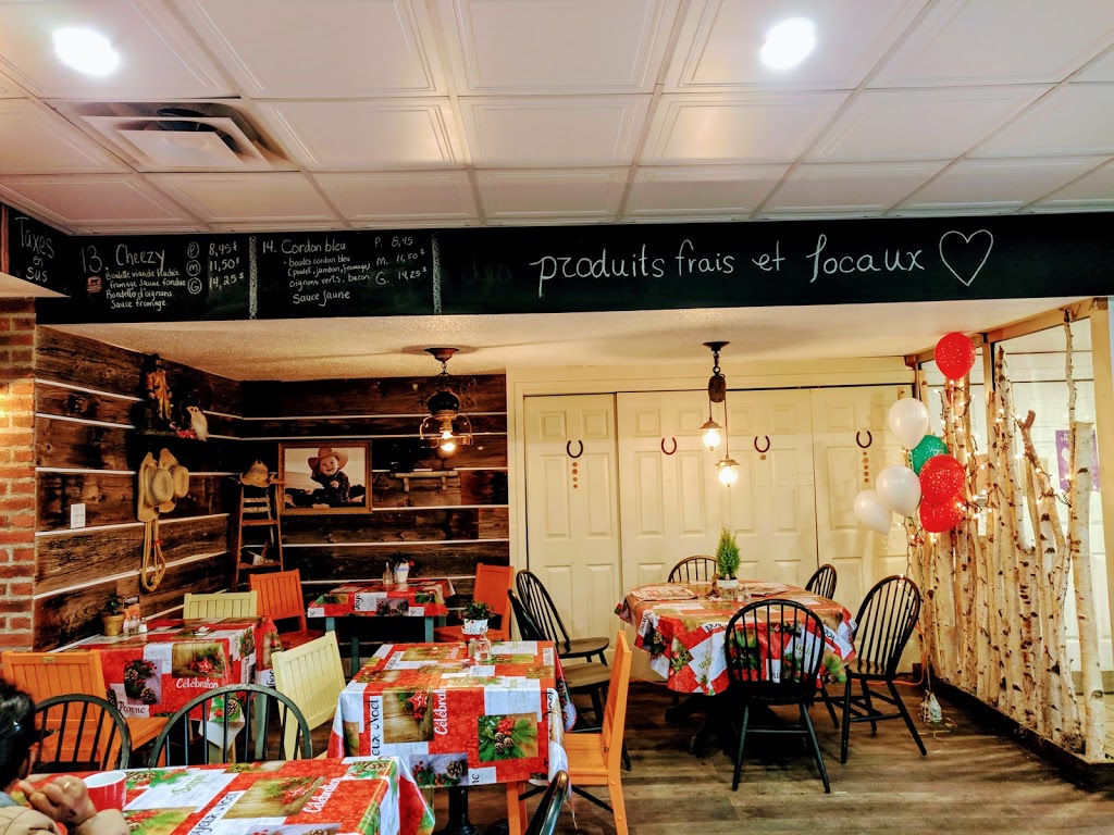 Fromage et Cie | Casse-Croûte | 29 Rue Maple, Grenville, QC J0V 1J0, Canada | Phone: (450) 566-4120