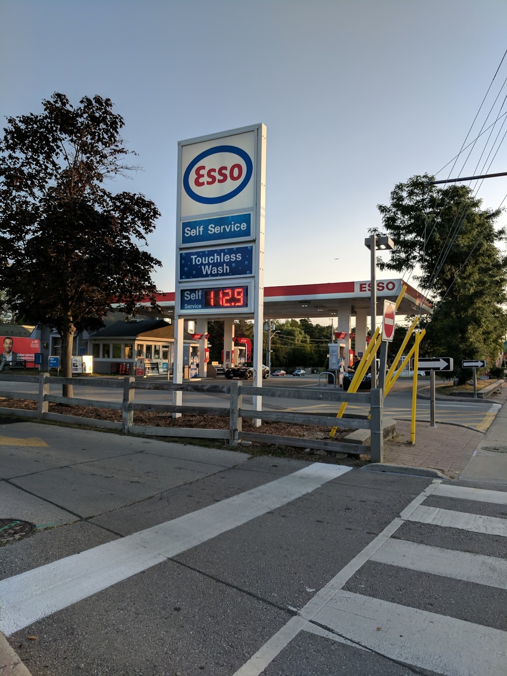 Esso | 1765 Lakeshore Rd W, Mississauga, ON L5J 1J6, Canada | Phone: (905) 822-7390