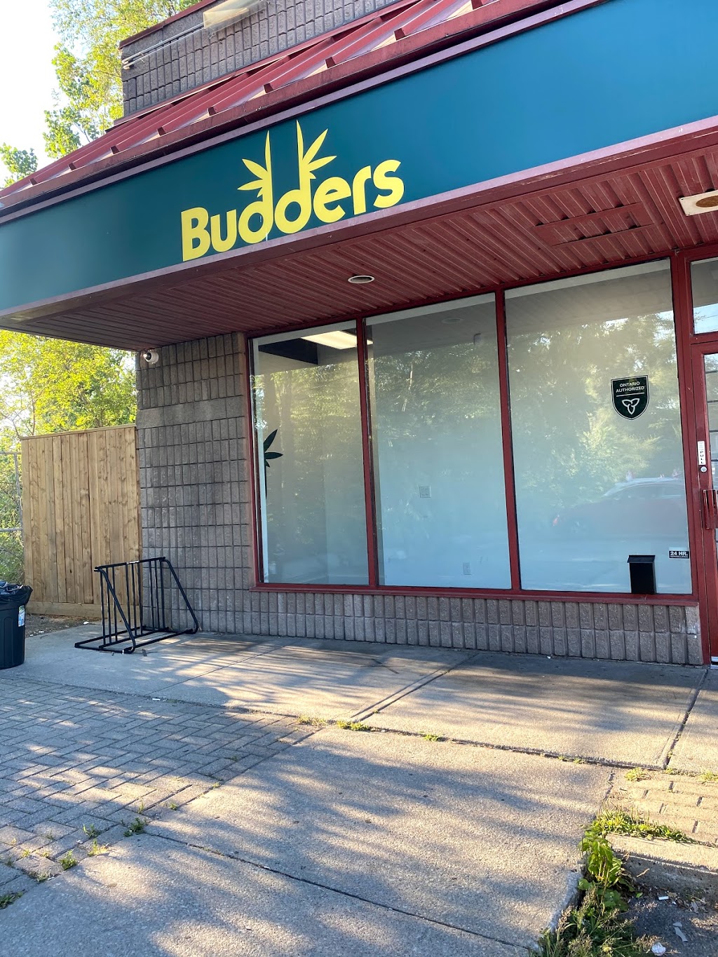 Budders Cannabis | 3466 Dundas St W, York, ON M6S 2P3, Canada | Phone: (416) 763-2833