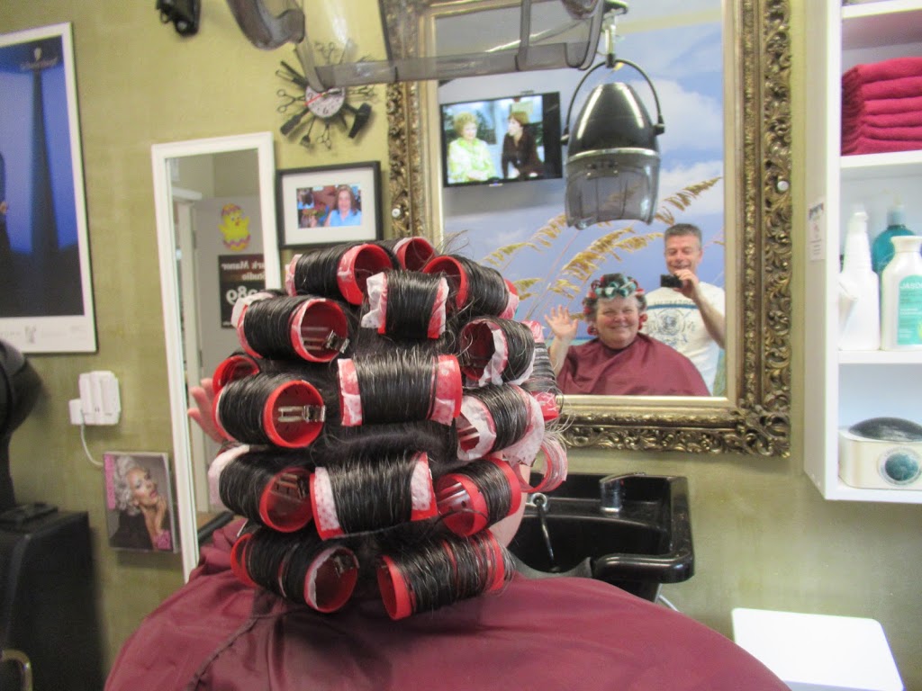 Tiveron Park Manor Hair Studio | 24 King St, Tiverton, ON N0G 2T0, Canada | Phone: (519) 386-0000