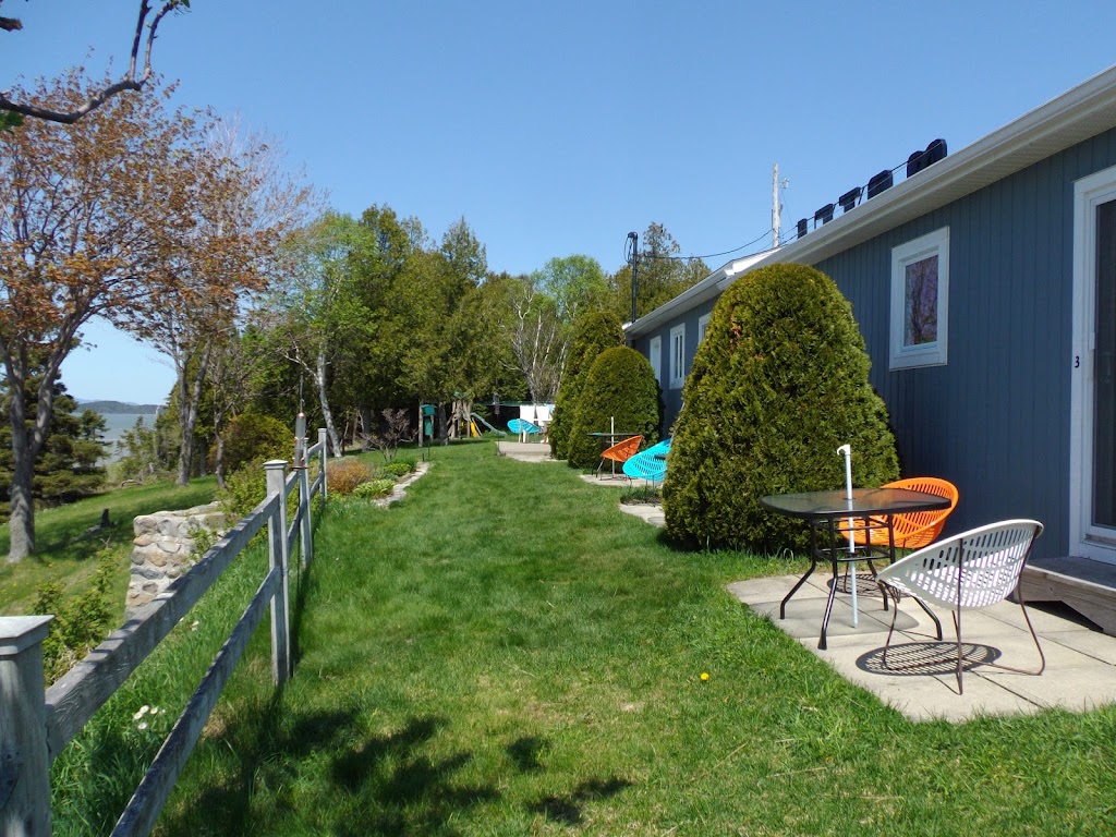 Motel Cap Blanc | 300 Av. Morel, Kamouraska, QC G0L 1M0, Canada | Phone: (418) 492-2919