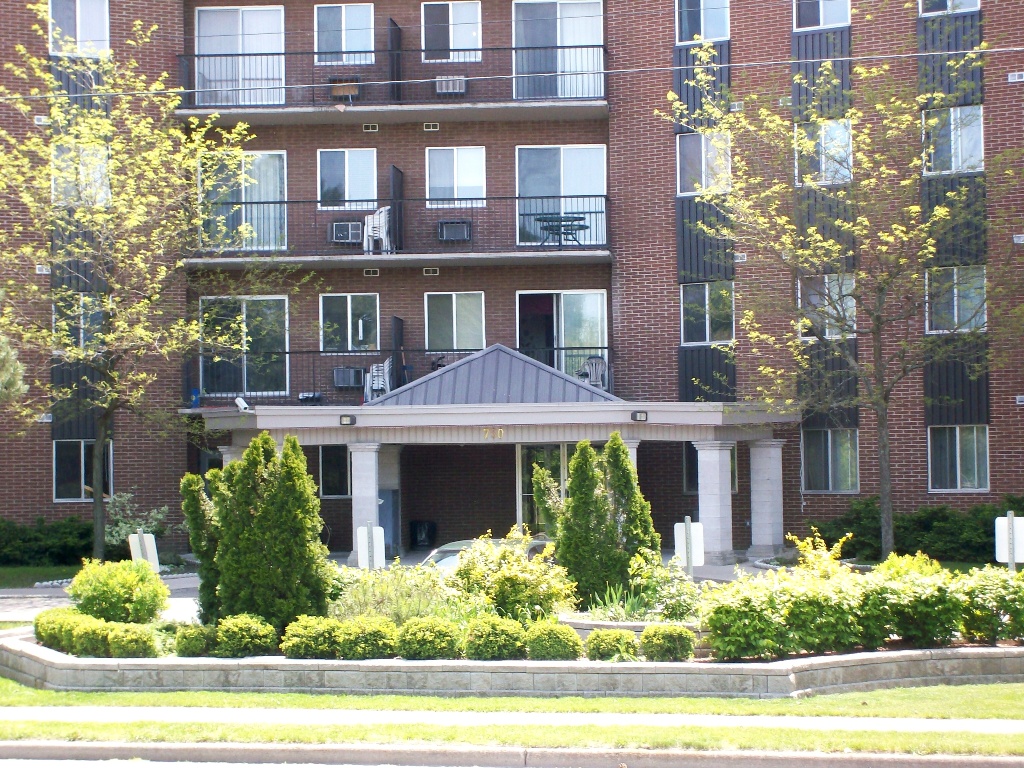 Riverview Towers | 750 Wallace St E, Wallaceburg, ON N8A 4Y1, Canada | Phone: (855) 371-1201