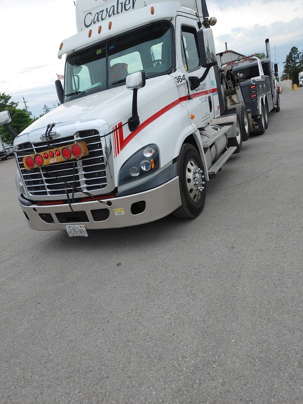 Shan towing services | 390 Woodchoppers Ln, King, ON L7B 0L7, Canada | Phone: (647) 929-7637