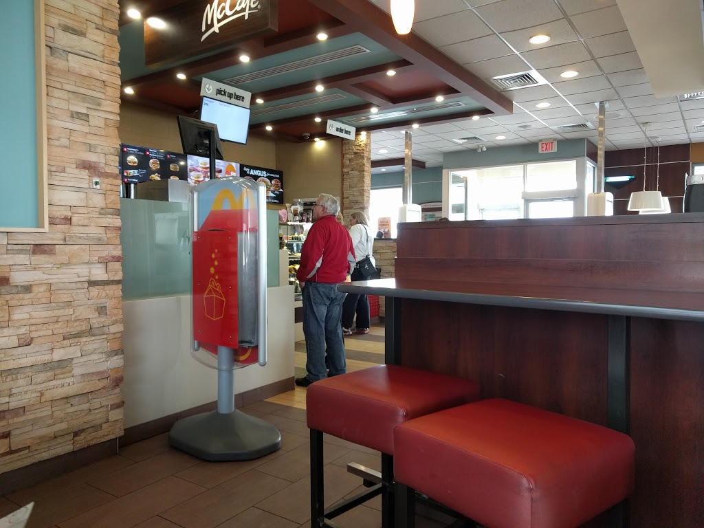 McDonalds | 390 Maidstone Ave W, Essex, ON N8M 2X5, Canada | Phone: (519) 776-4343