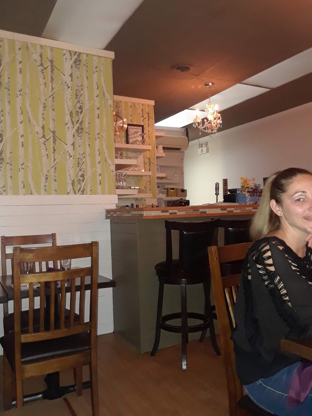 Zees Bistro | 773 St Clair St, Chatham, ON N7M 5J7, Canada | Phone: (519) 351-4468