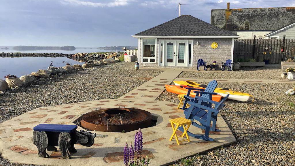 Harbour Sunrise Guesthouse | 1043 Route 335 S, Middle West Pubnico, NS B0W 2M0, Canada | Phone: (902) 307-5441