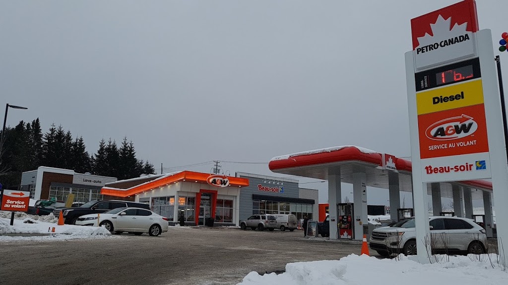 Petro-Canada et Lave-Auto | 852 Rue Principale E, Sainte-Agathe-des-Monts, QC J8C 2Y9, Canada | Phone: (819) 321-3354