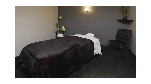 Massage Addict | 595 W Hunt Club Rd #2, Nepean, ON K2G 5X6, Canada | Phone: (613) 688-2855