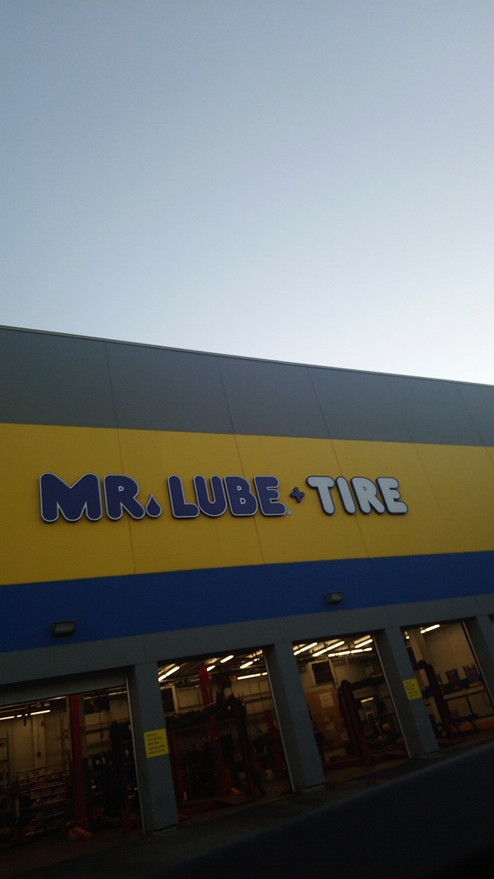 Mr. Lube in Walmart | Walmart Supercentre, 100 City Centre Dr, Mississauga, ON L5B 2C9, Canada | Phone: (905) 272-3555