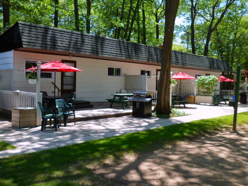 Woodland Hideaway | 115 30th St N, Wasaga Beach, ON L9Z 2C8, Canada | Phone: (705) 429-5624