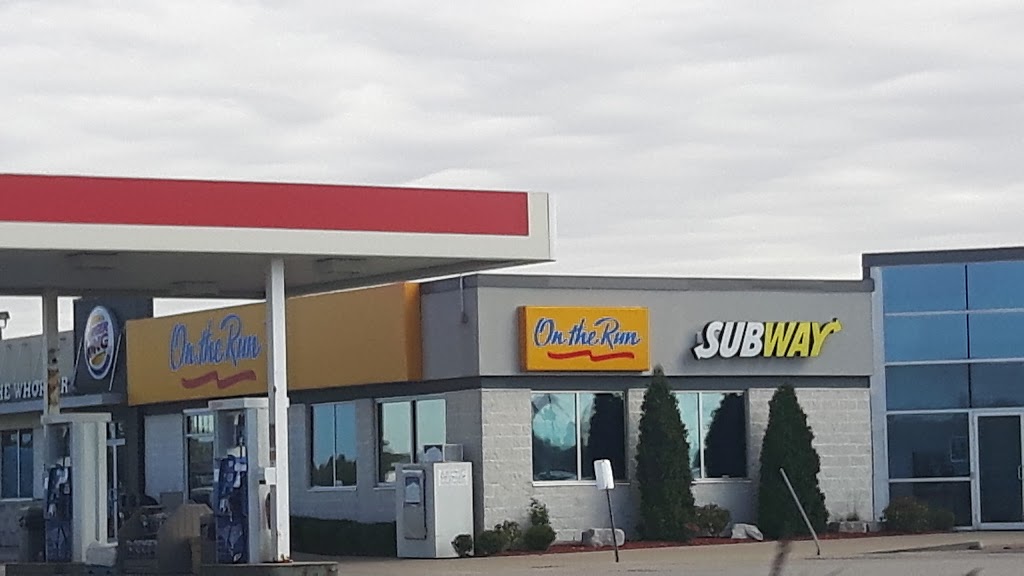 Subway | ESSO ON THE RUN TRUCK STOP, 5906 Oil Heritage Rd, Wyoming, ON N7M 5J6, Canada | Phone: (519) 845-3249