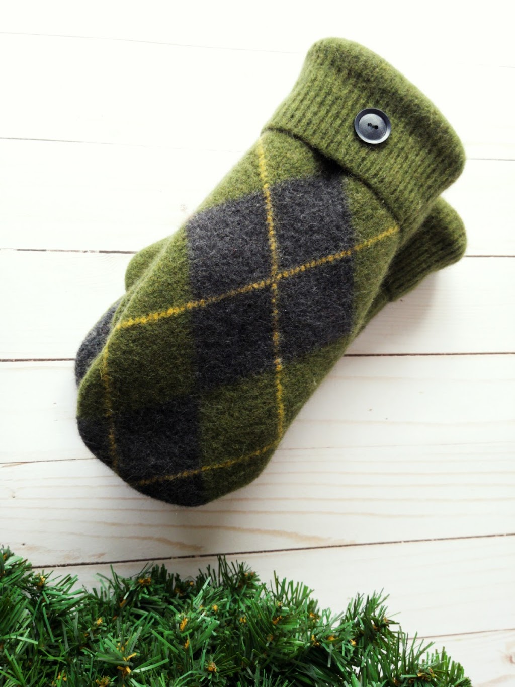 Cozy Mitts by Lorraine | 9910 Morning Glory Rd, Pefferlaw, ON L0E 1N0, Canada | Phone: (416) 708-4247