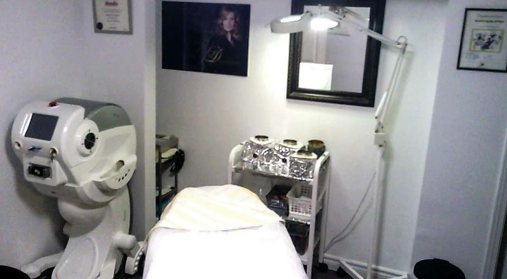 Sirenas Esthetic And Laser Clinic | 83 Pheasant Run Dr, Nepean, ON K2J 2R3, Canada | Phone: (613) 825-3003