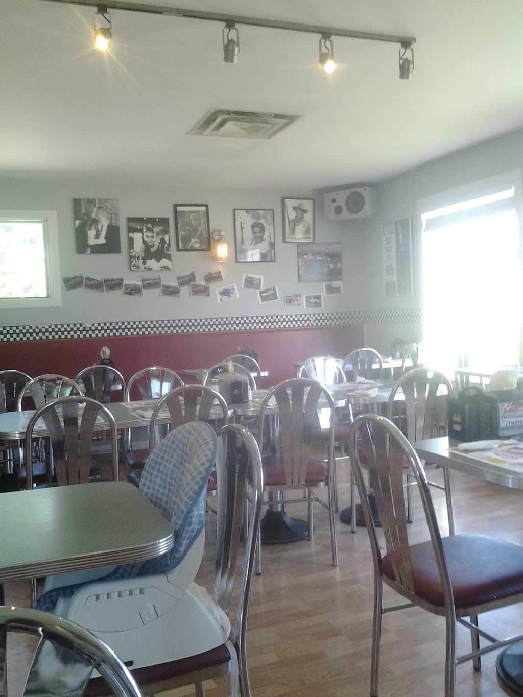 The Stretch Diner | 3758 Nova Scotia Trunk 3, Chester, NS B0J 1J0, Canada | Phone: (902) 273-7506