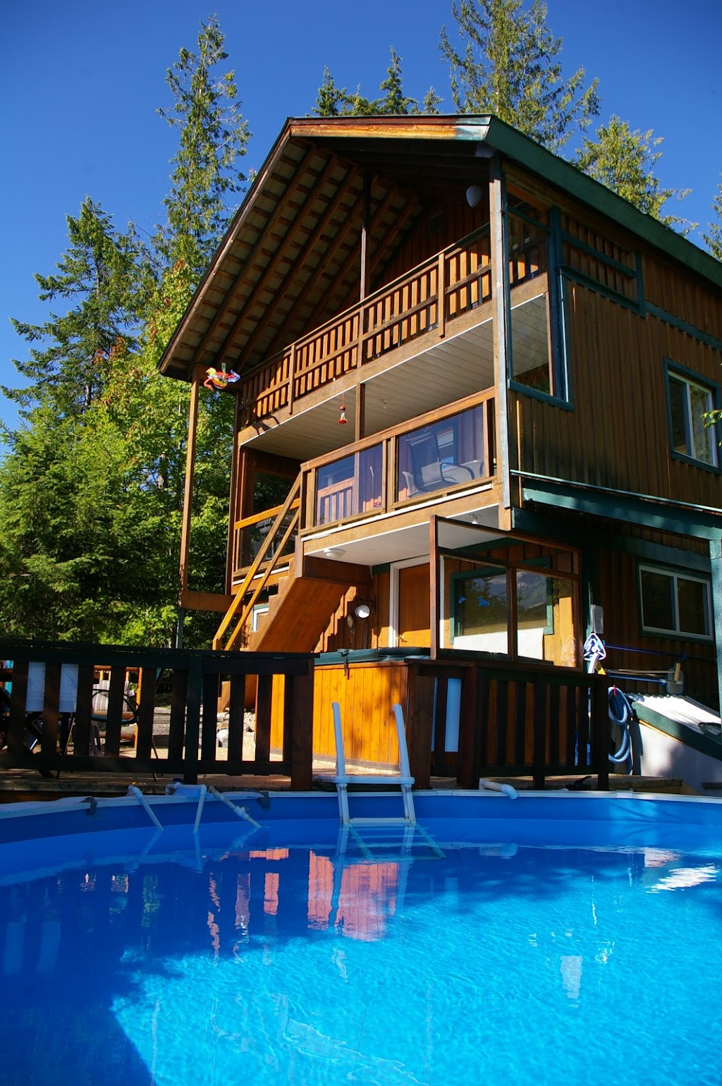 Hot Springs Cottage | 5863 BC-23, Nakusp, BC V0G 1R1, Canada | Phone: (604) 402-4100