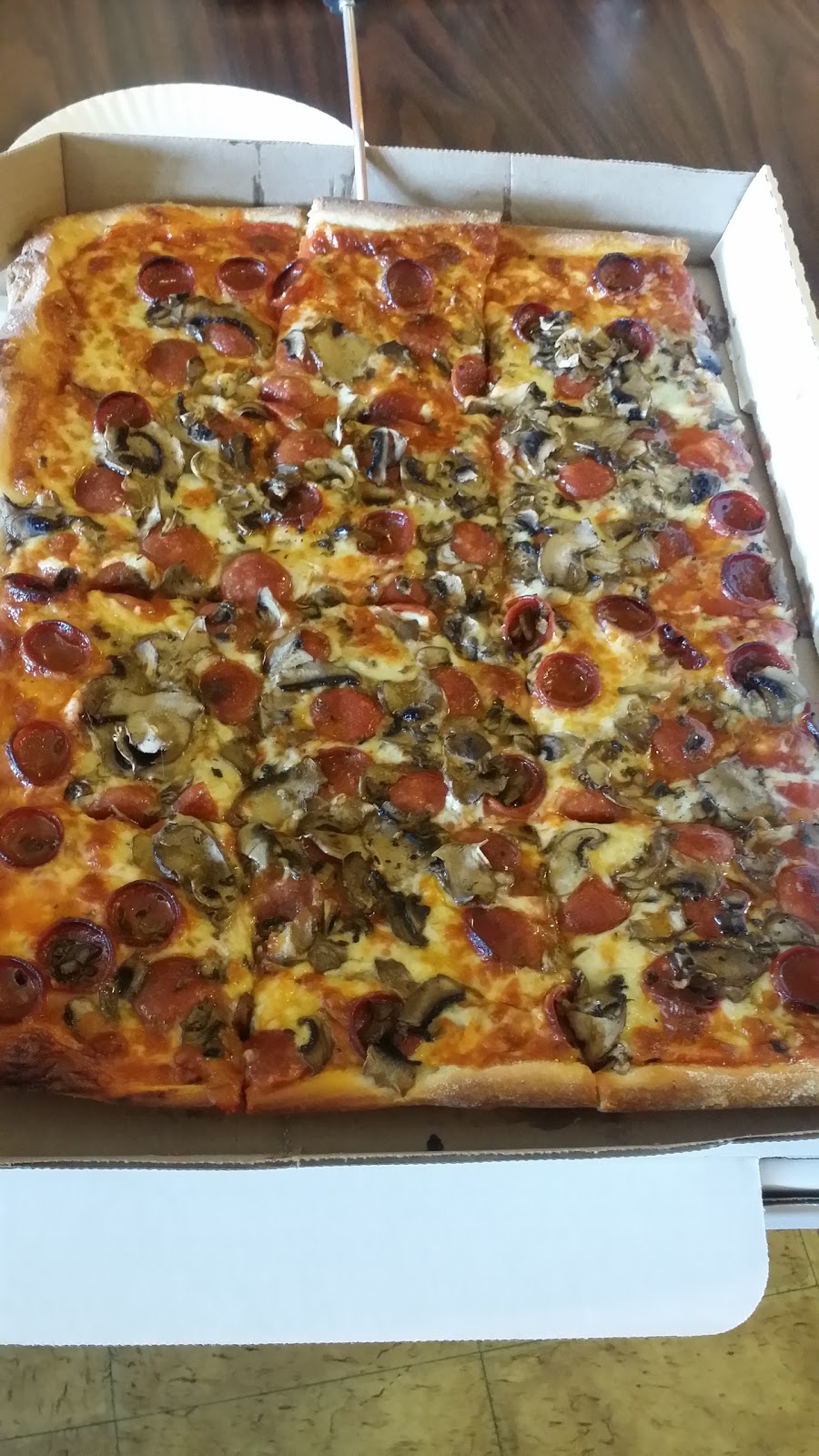 Vincenzos Pizza House | 742 Center St, Lewiston, NY 14092, USA | Phone: (716) 754-7383