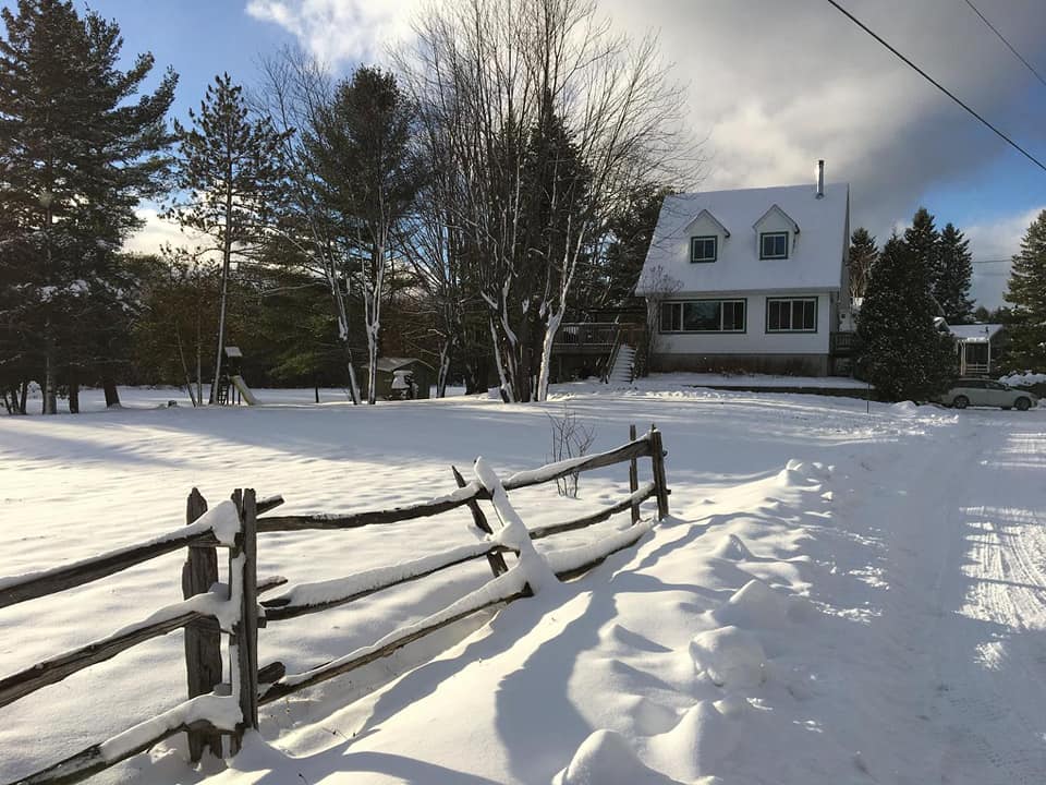 Chalet Le Boho, St-Jean de Matha | 307 Avenue 1 de la Pointe du Lac Noir, Saint-Jean-de-Matha, QC J0K 2S0, Canada | Phone: (438) 869-0991