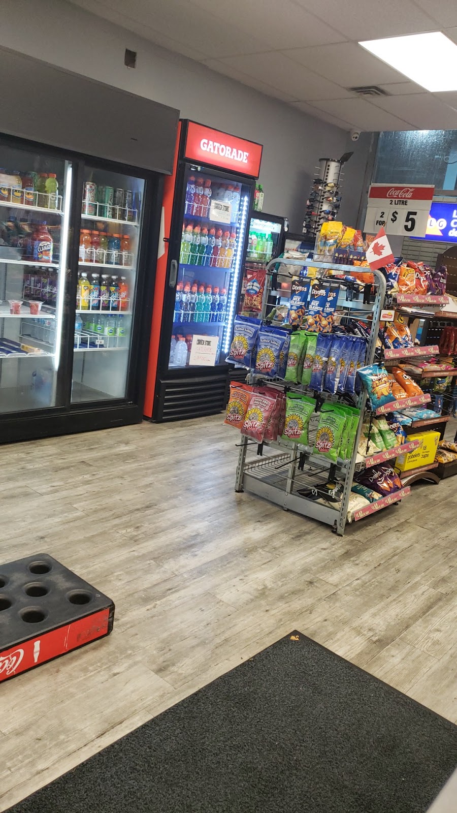Council Ring Corner Store | 2340 Council Ring Rd, Mississauga, ON L5L 1C1, Canada | Phone: (905) 965-9222