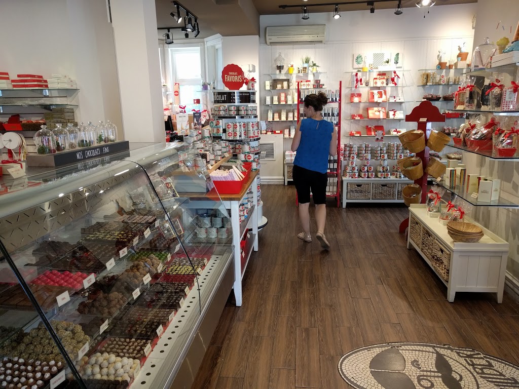 Chocolats Favoris | 32 Avenue Bégin, Lévis, QC G6Y 4B8, Canada | Phone: (418) 833-2287