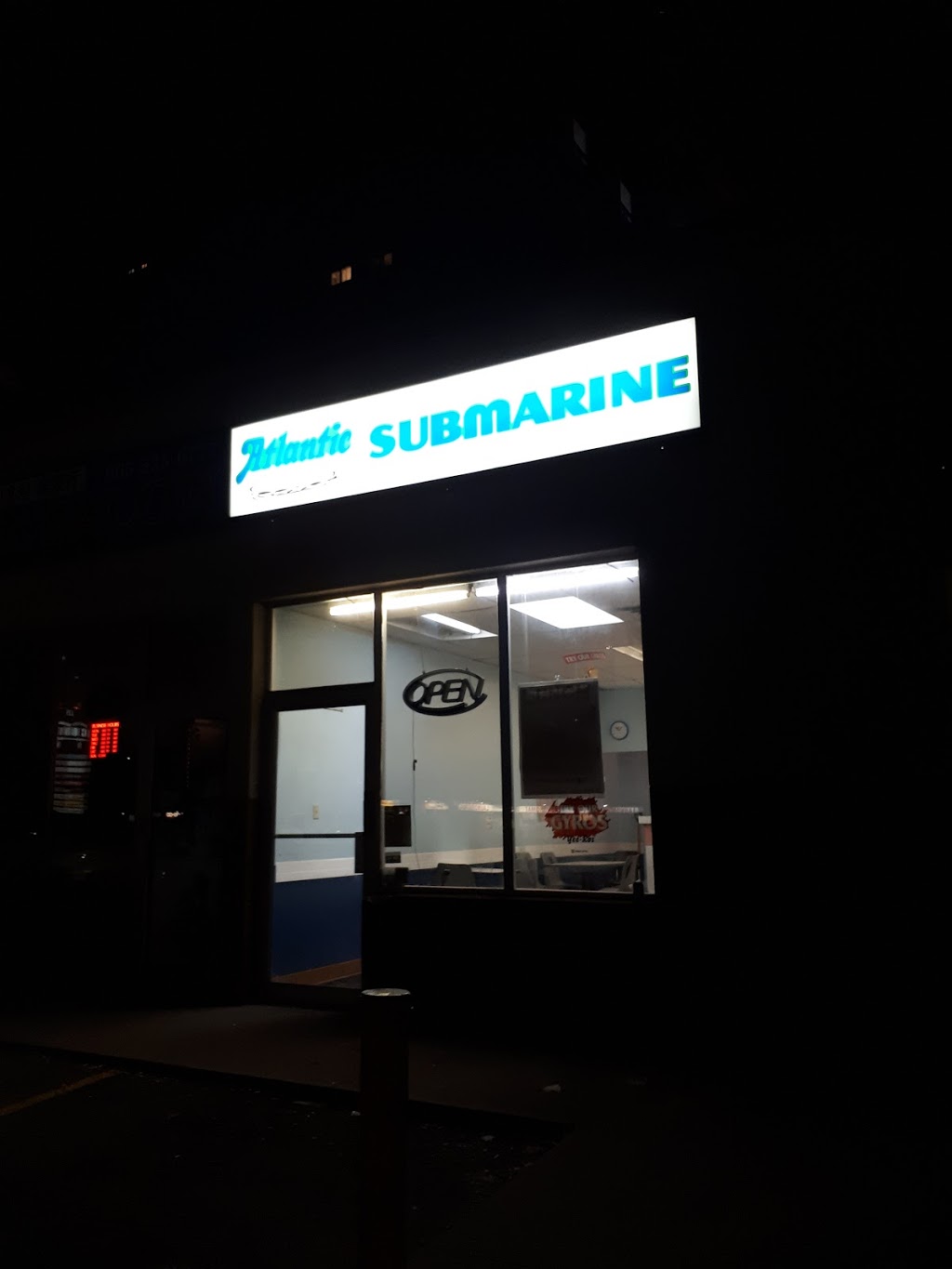 Atlantic Submarine | 927 King St E, Hamilton, ON L8M 1B9, Canada | Phone: (905) 549-5343