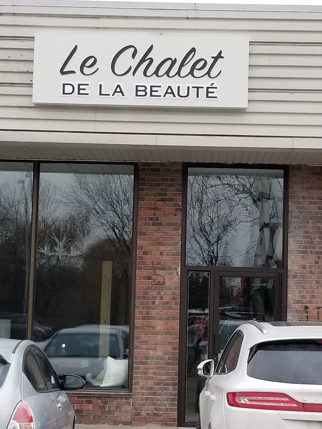 LE CHALET DE LA BEAUTÉ | 295 Boul Labelle, Rosemère, QC J7A 2H3, Canada | Phone: (450) 806-4906