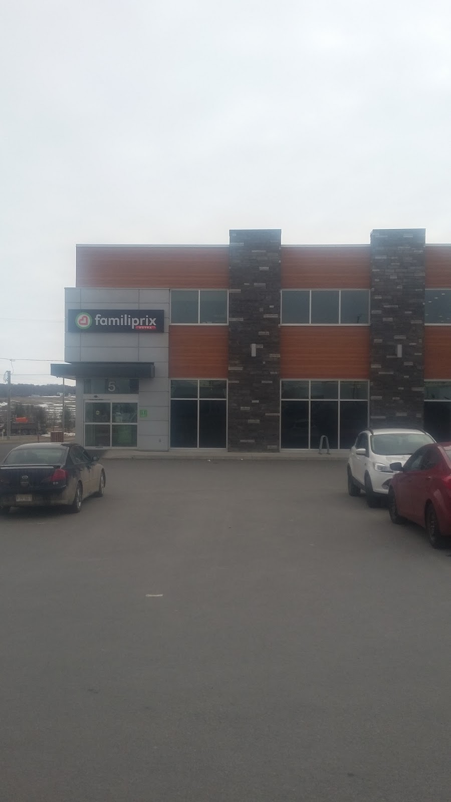 Familiprix Extra - Mathieu Rousseau et Sonia Laflamme | 5 Rue Gilles-Audet, Saint-Anselme, QC G0R 2N0, Canada | Phone: (418) 885-9641