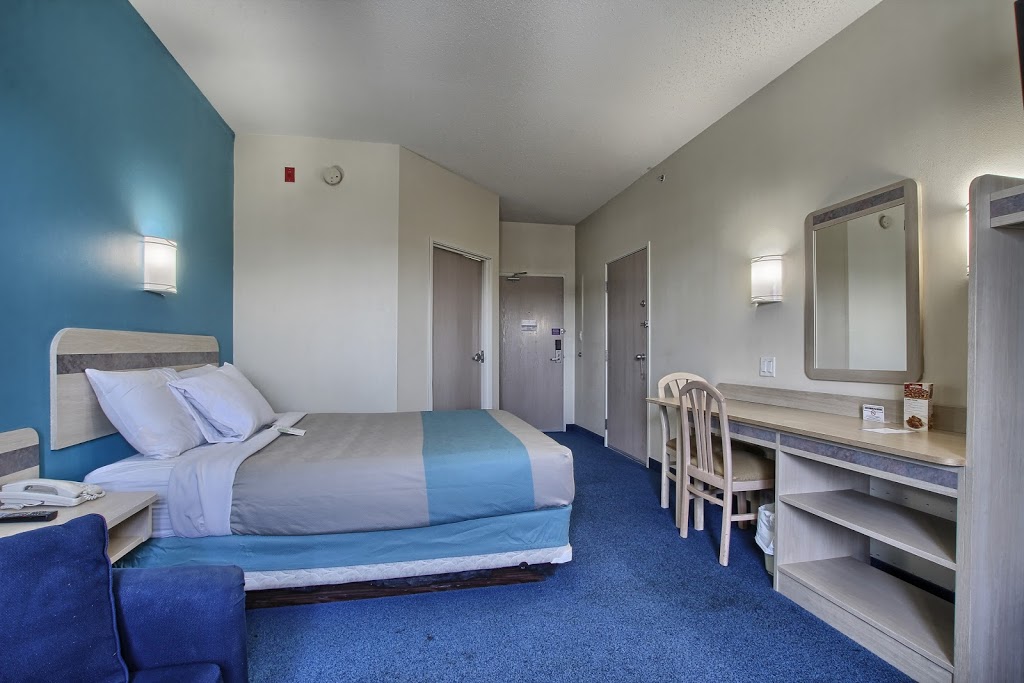 Motel 6 London Ontario | 810 Exeter Rd, London, ON N6E 1L5, Canada | Phone: (519) 680-0900