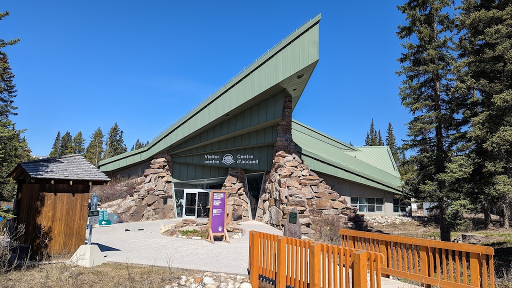 Lake Louise Visitor Centre | Samson Mall, 201 Village Rd, Lake Louise, AB T0L 1E0, Canada | Phone: (403) 762-8421