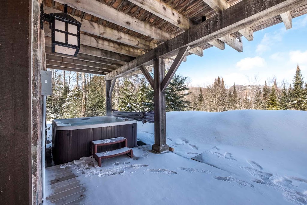 RCNT Chalets #201 | 98 De La, Chemin de la Fraternité, Lac-Supérieur, QC J0T 1P0, Canada | Phone: (844) 370-0257