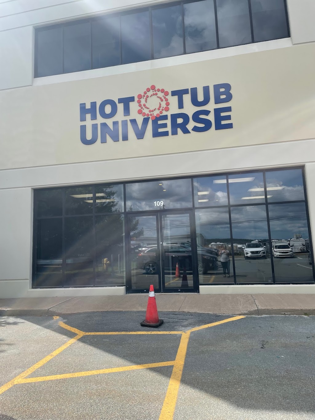 Hot Tub Universe | 20 Duke St, Bedford, NS B4A 2Z5, Canada | Phone: (902) 576-5115