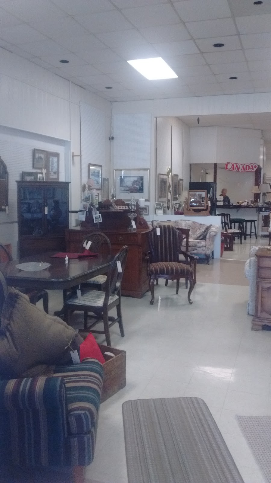 Bits & Pieces Furniture & Decor Consignment Store | 408 Gage Ave, Kitchener, ON N2M 5C9, Canada | Phone: (519) 742-4033