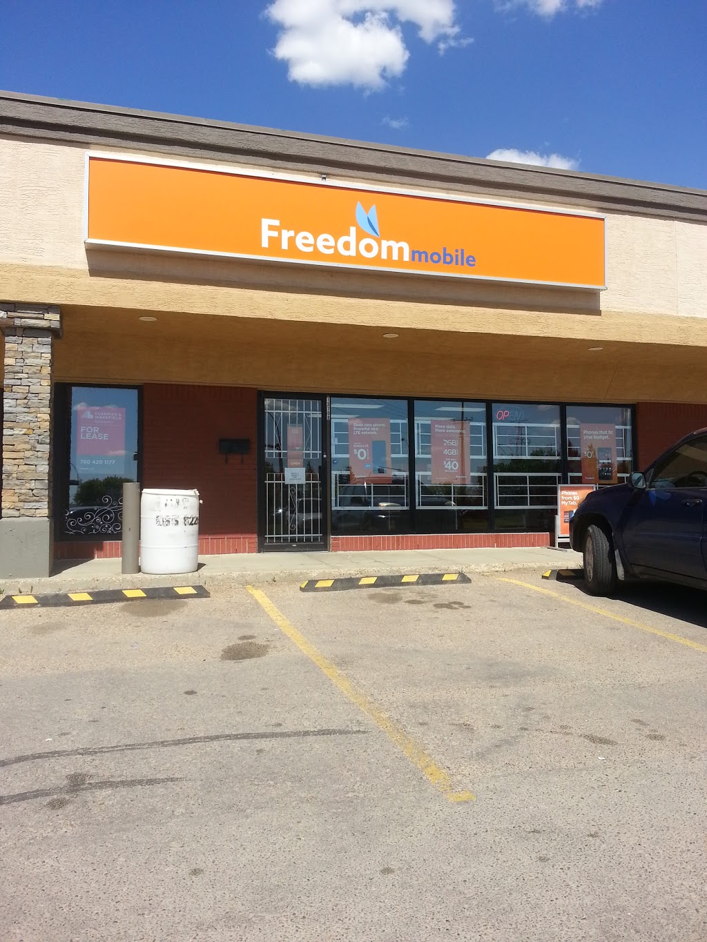 Freedom Mobile | 13708 Castle Downs Rd NW, Castle Downs Shopping Centre, Edmonton, AB T5X 4H7, Canada | Phone: (780) 457-7300