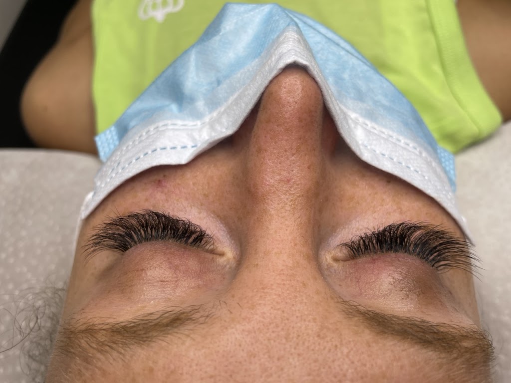 Danis Lashes | Sandalwood Ct, Barrie, ON L4N 0G8, Canada | Phone: (778) 281-0263