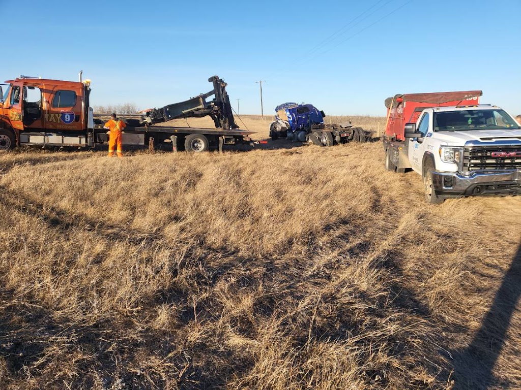 Highway 9 towing & recovery | 512 Railway Ave W, Hanna, AB T0J 1P0, Canada | Phone: (403) 857-9460