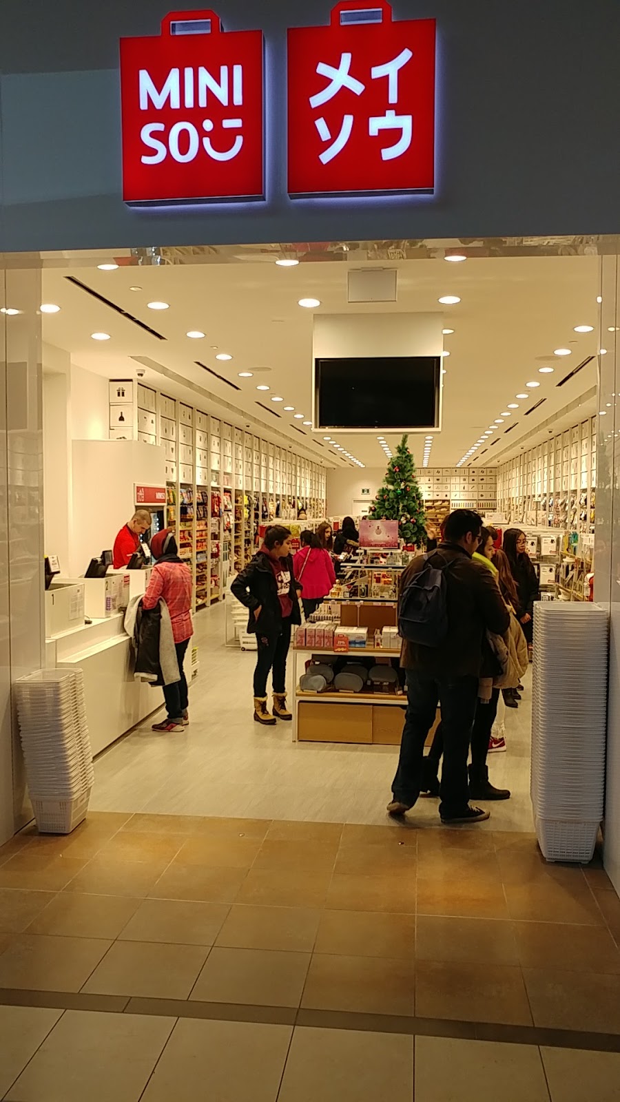 MINISO | 2960 Kingsway Dr, Kitchener, ON N2C 1X1, Canada