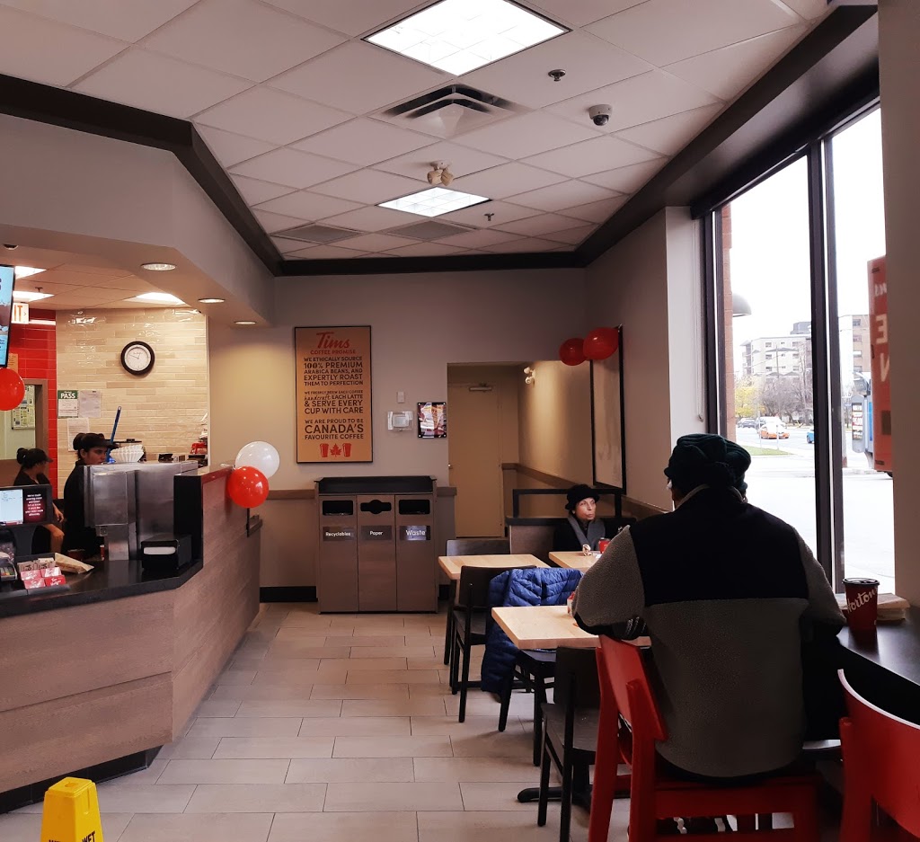 Tim Hortons | 1 Yorkdale Rd, North York, ON M6A 3A1, Canada | Phone: (416) 787-6268